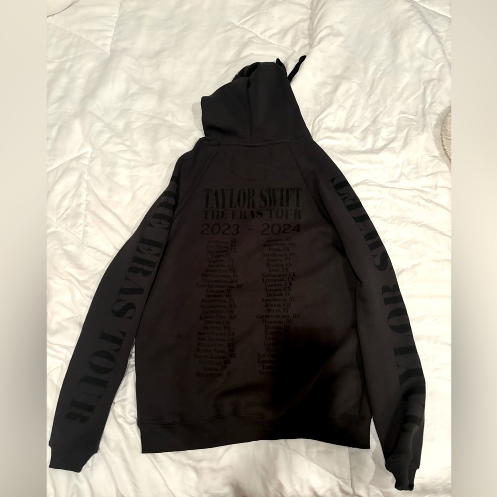 Taylor Swift London Eras Tour hoodie  never worn.